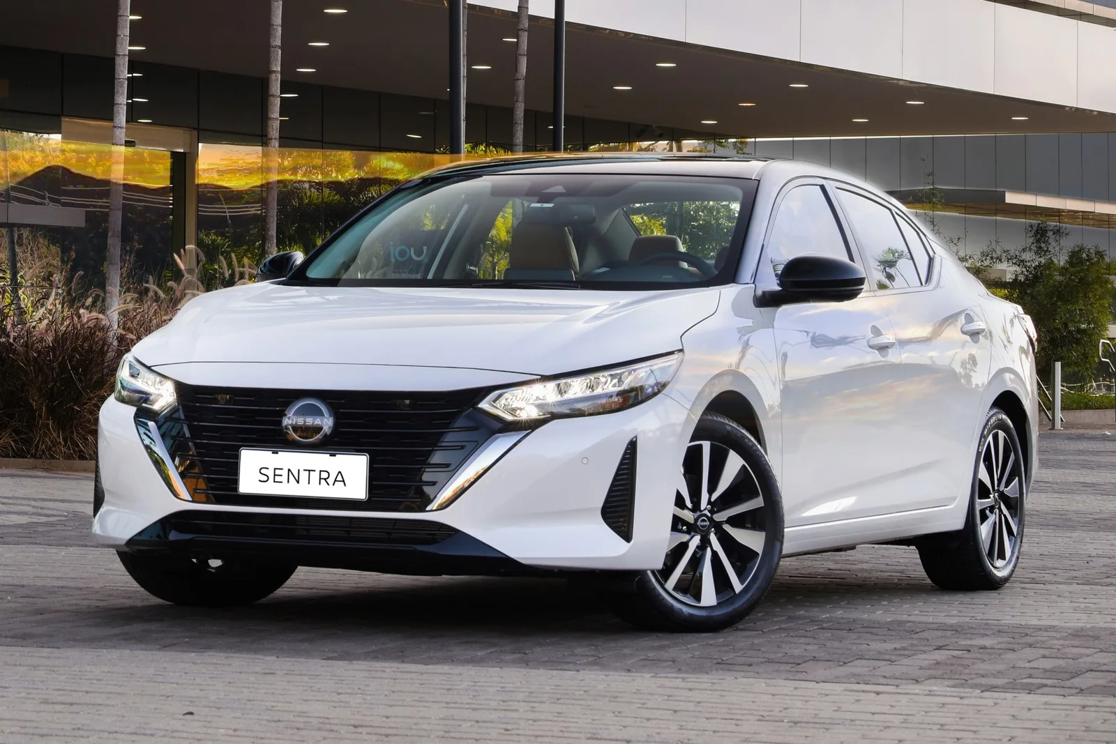 Nissan reúne quatro sedãs usados com preços de R$ 29.900 a R$ 105.990