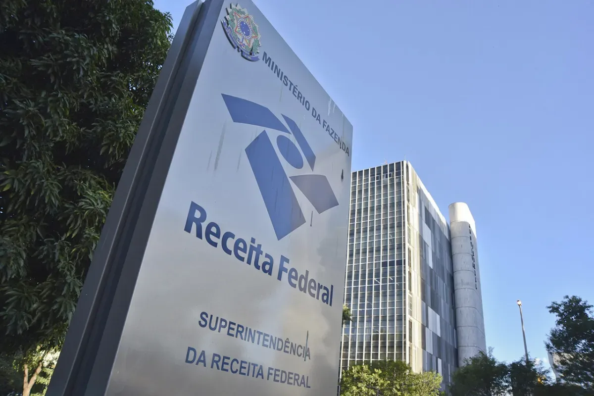 Receita projeta arrecadação de R$ 10,5 bilhões com dividendos em 2026