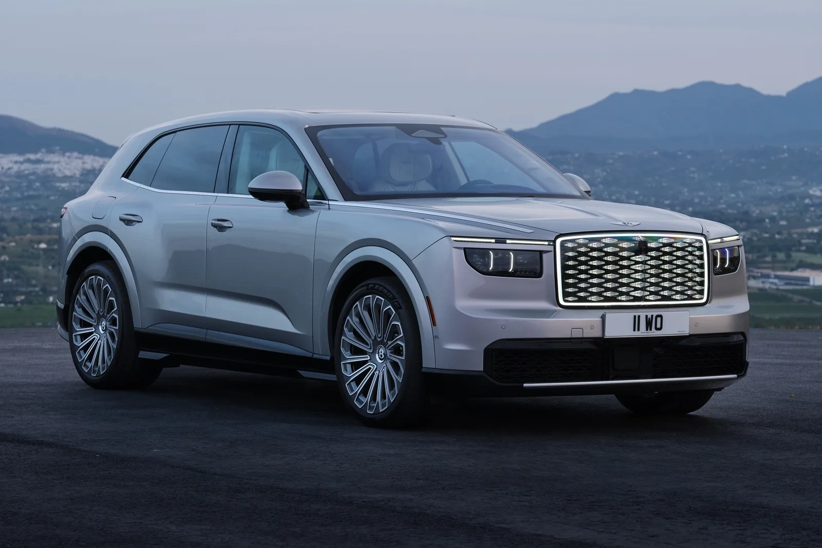 Bentley apresenta SUV elétrico de até 876 cv com plataforma do Porsche Cayenne