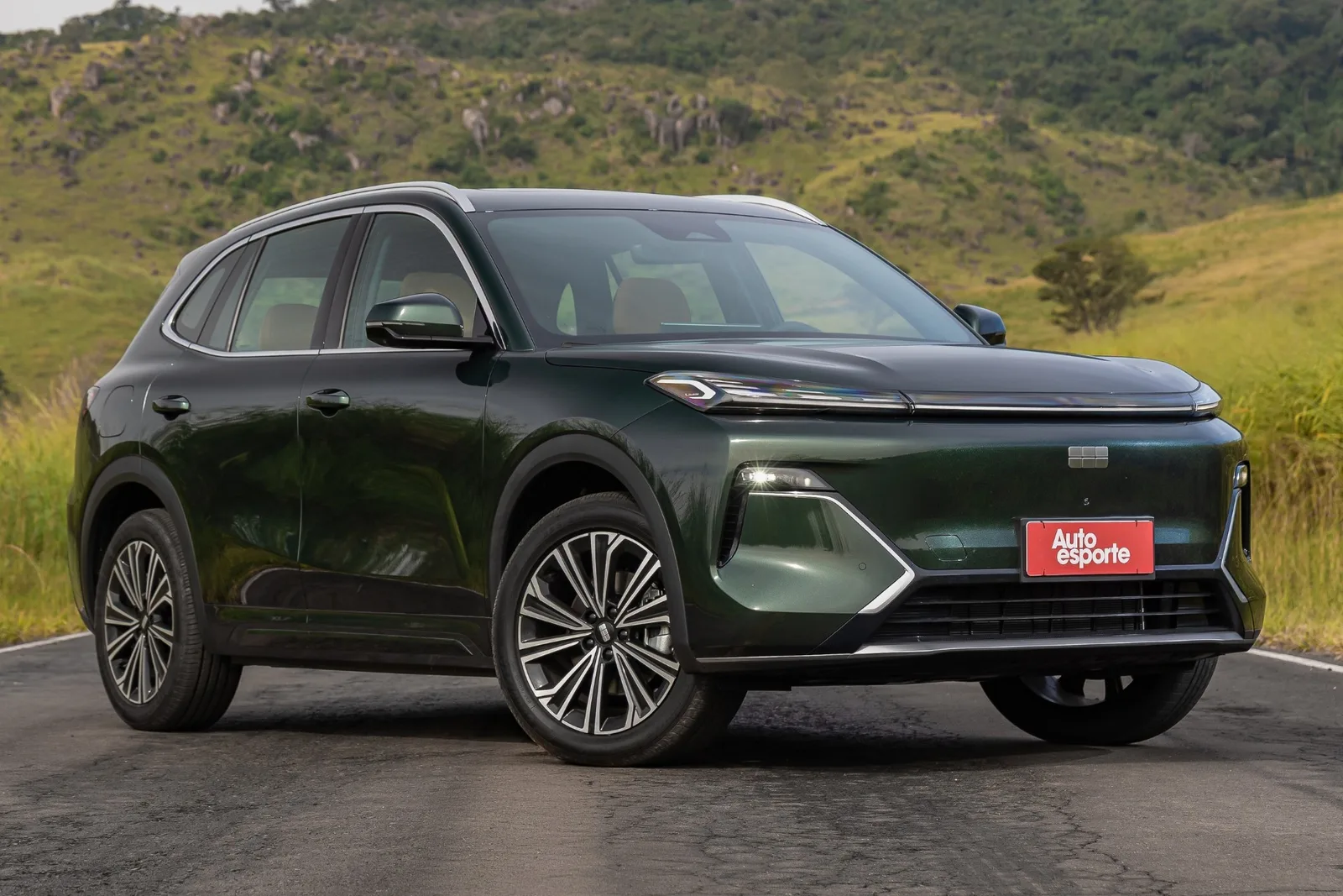 Geely inicia produção nacional do EX5 EM-i híbrido flex no Paraná