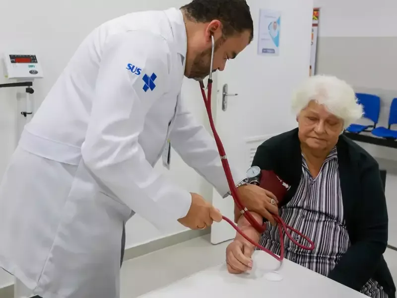 Enamed avalia estudantes e cursos de medicina neste domingo