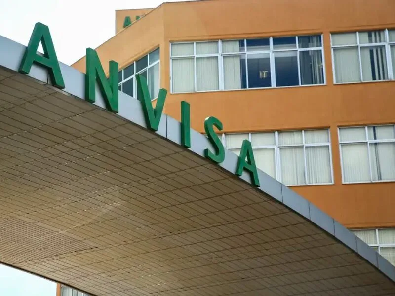 Anvisa determina recolhimento de cosméticos e suspende saneantes sem registro