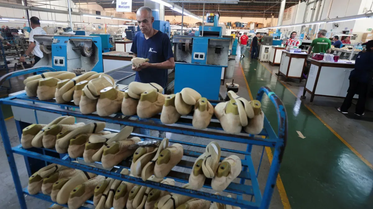 Produção industrial cai 0,6% em agosto, mas acumula alta de 0,8% no ano