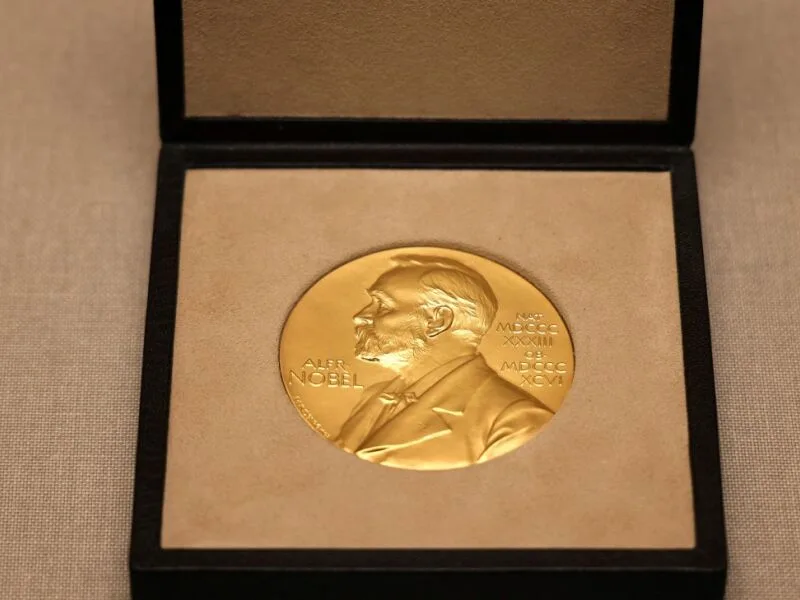 Nobel reúne histórias de prêmios na prisão, recordes de idade e regras da Fundação