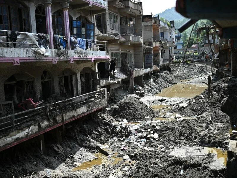 Chuvas mantêm Nepal em alerta após colapso de geleira e avalanche