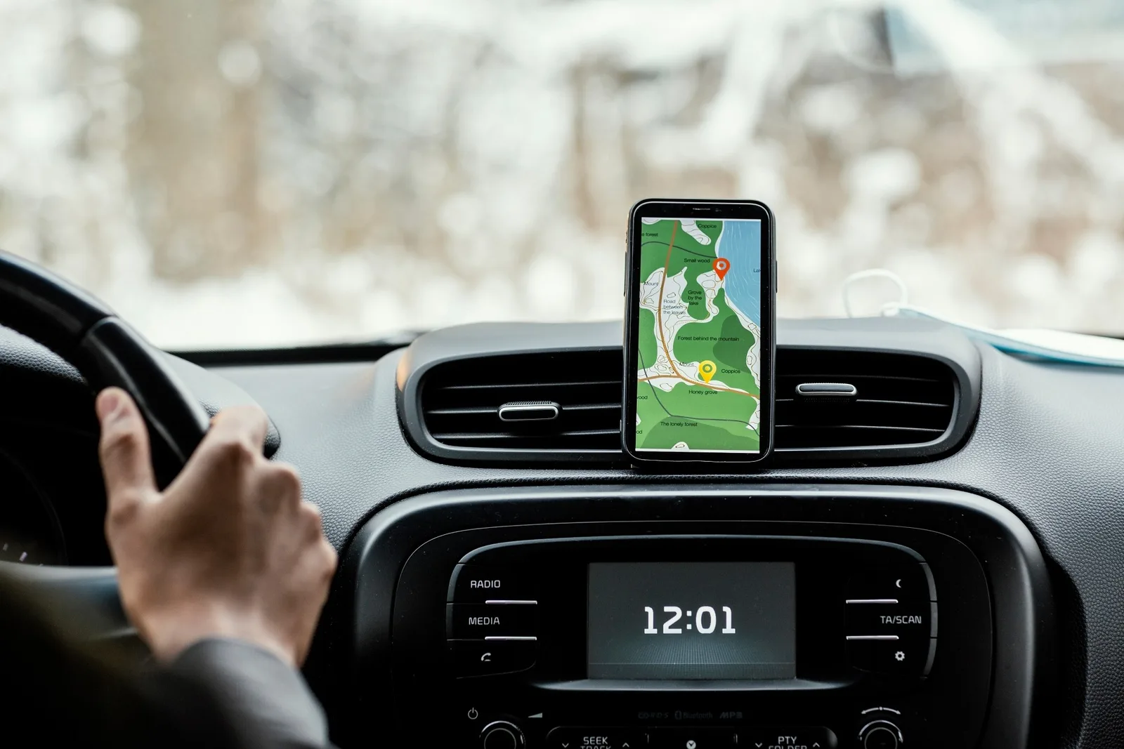 Suportes magnéticos para carro: quatro modelos custam a partir de R$ 15