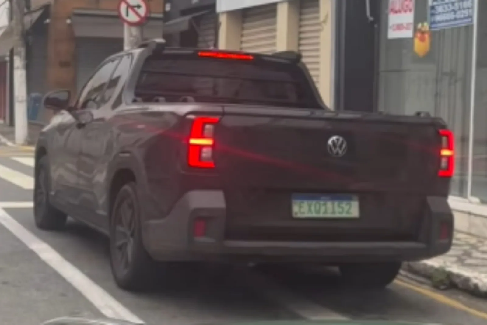 Volkswagen Tukan é flagrada com cabine simples e acabamento superior