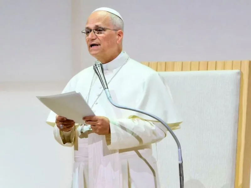 Leão XIV encerra cortes salariais de cardeais e chefes do Vaticano