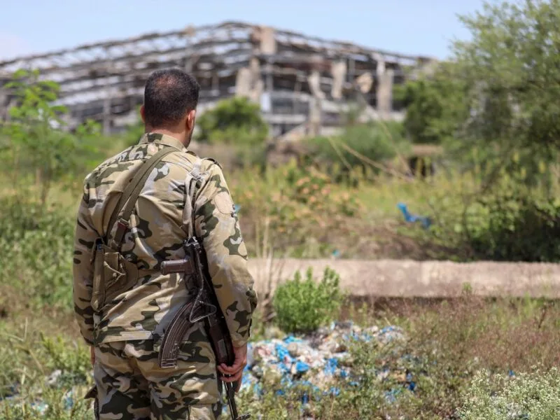 Houthis relatam ataques aéreos contra Saná em nova escalada no Iêmen