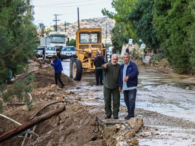 Tempestades deixam Creta sob alerta vermelho e causam danos