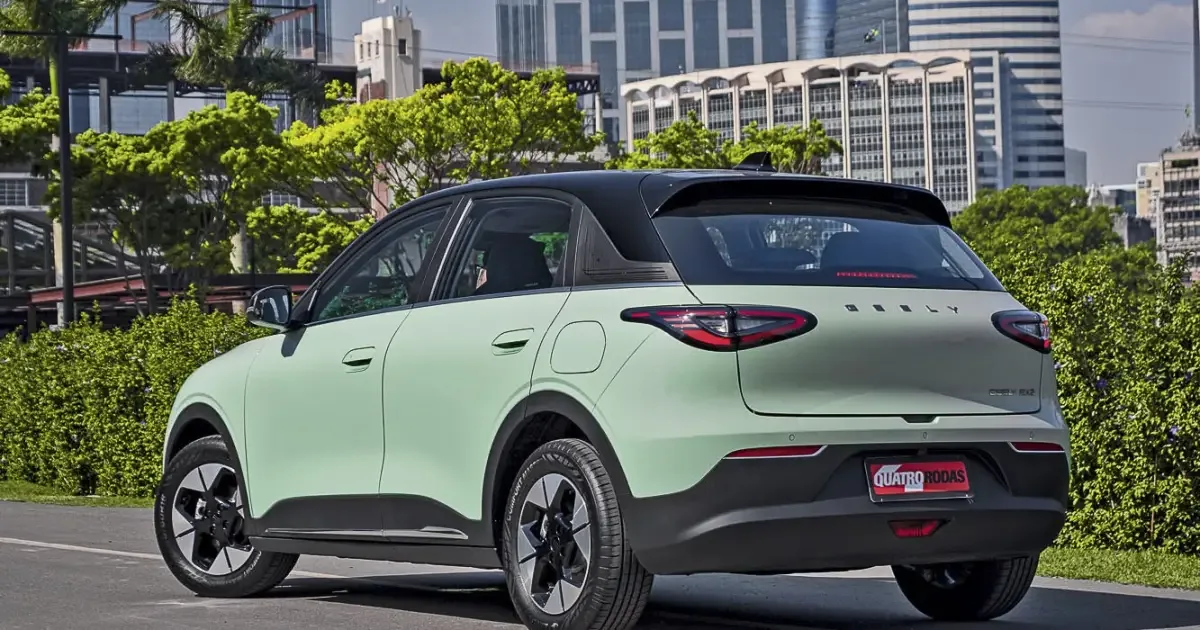A explicação para hatches chineses sem limpador traseiro