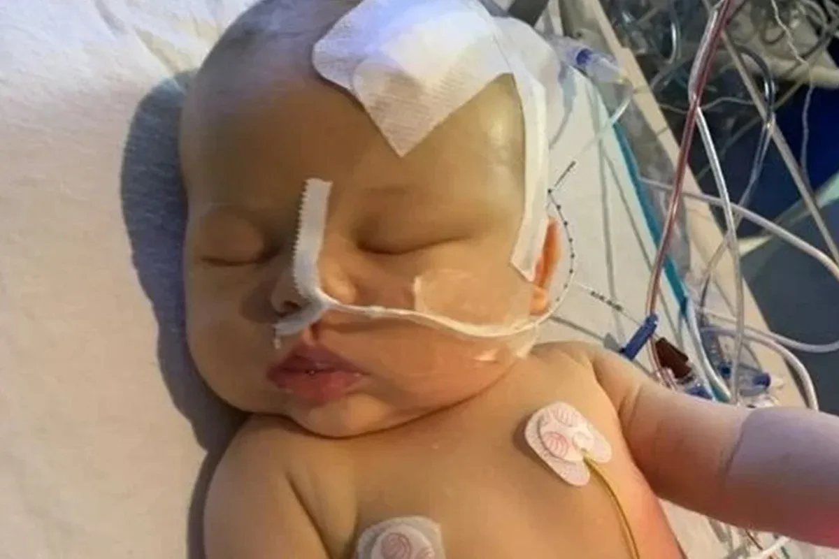 Joey Sharp enfrenta sequelas após tratar glioblastoma aos 11 dias de vida