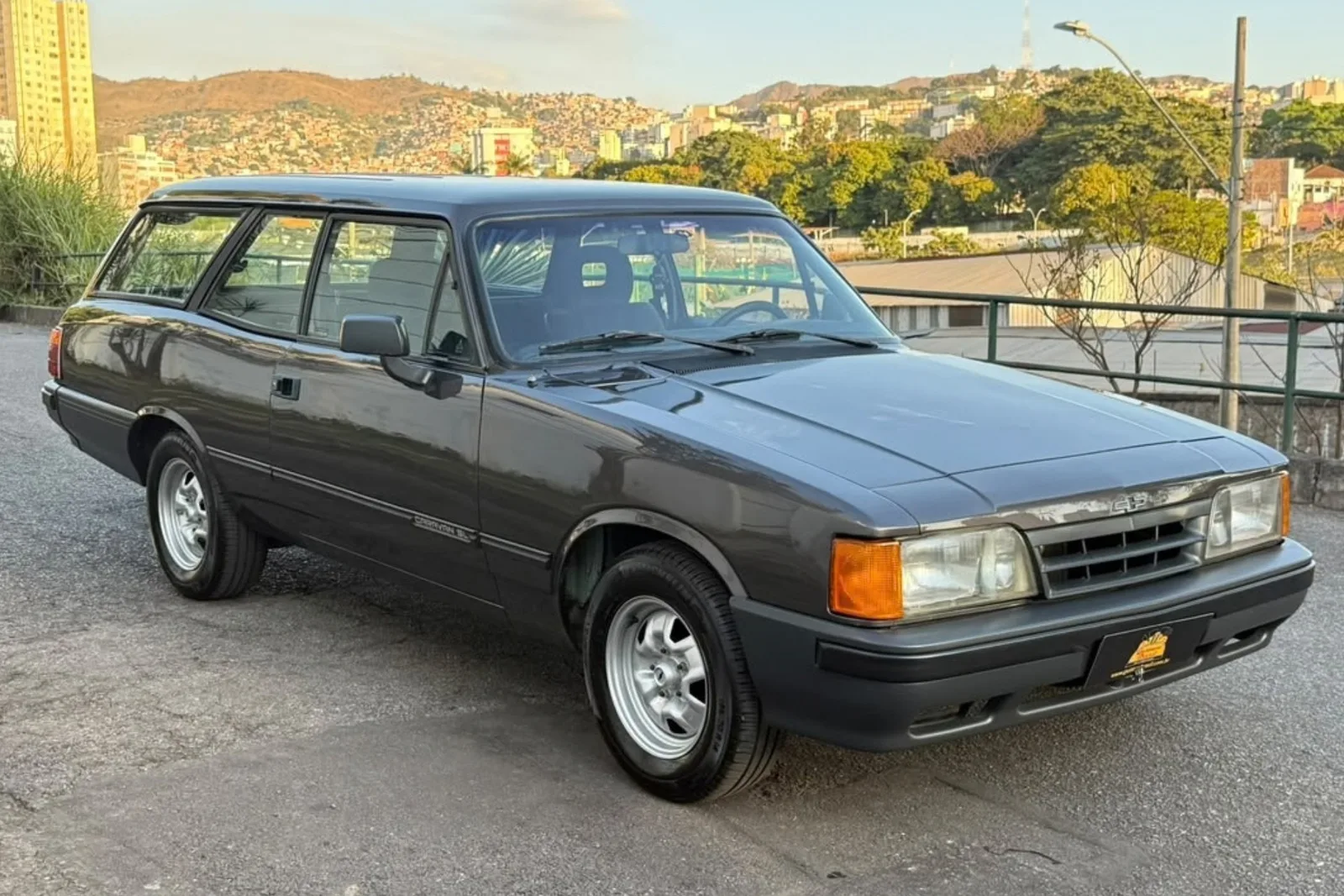 Caravan SL 1992 mantém visual original e chega ao mercado por R$ 59 mil
