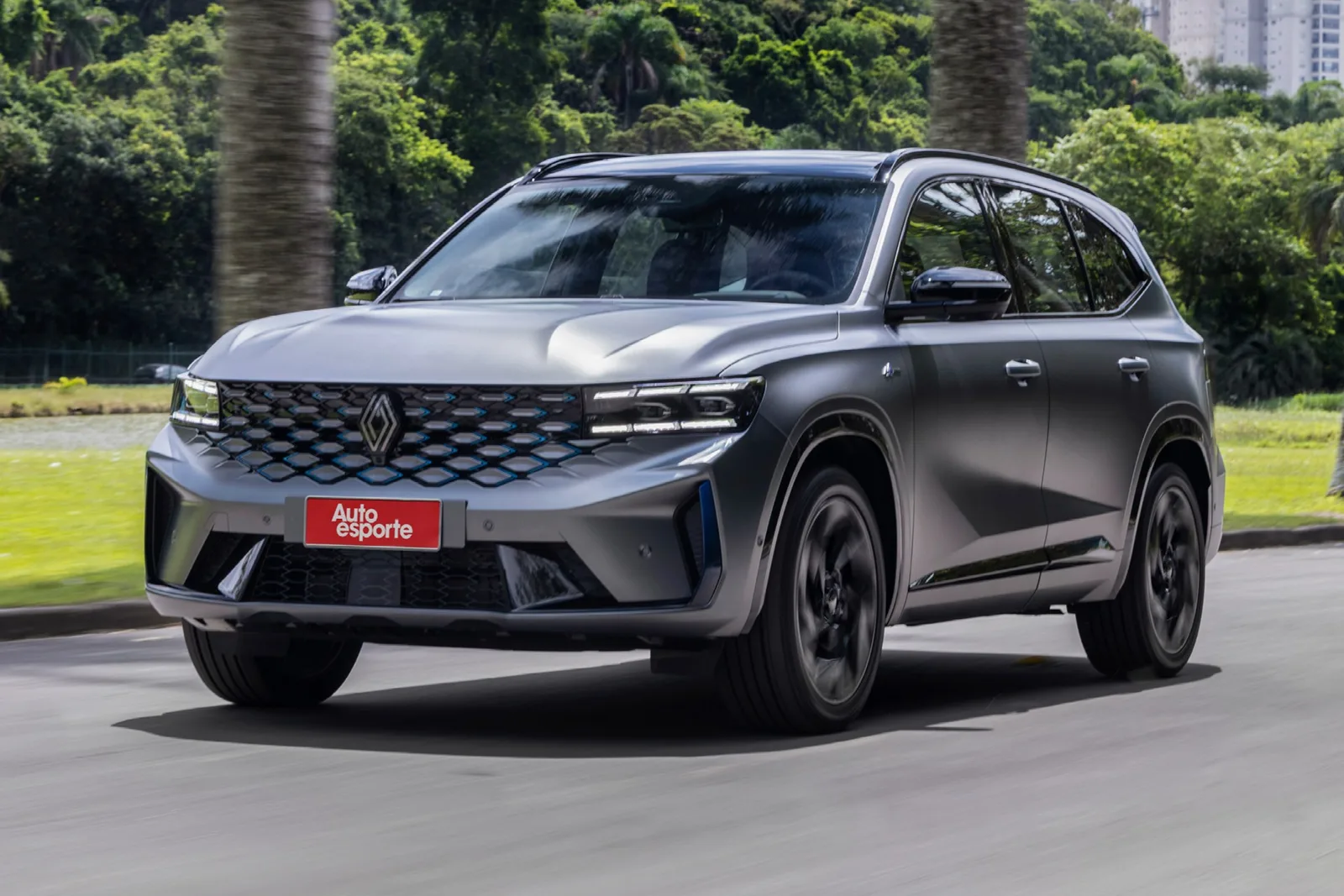 Renault prepara novos híbridos e mira avanço da eletrificação no Brasil