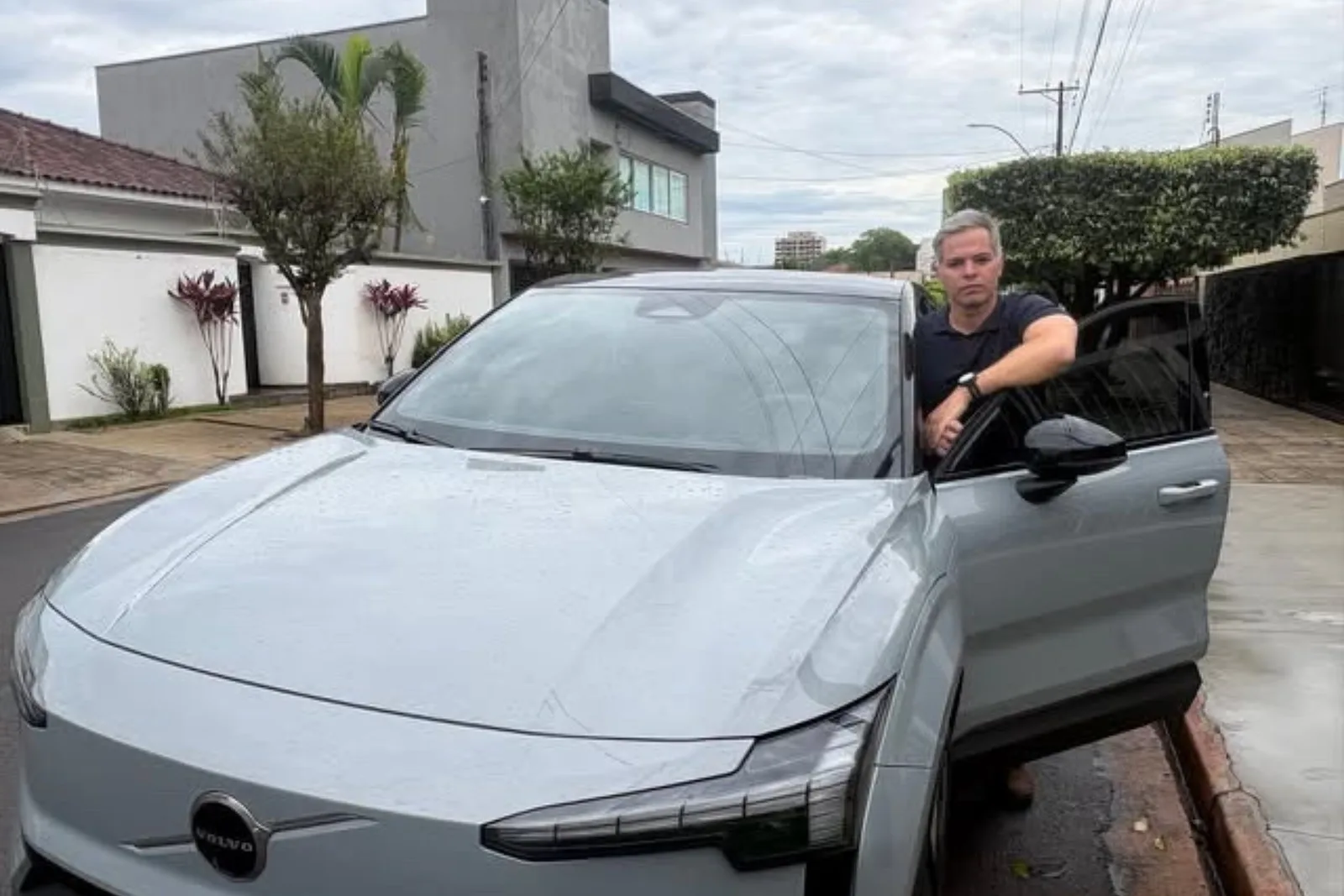 Volvo pausa agendamentos do recall do EX30 por falta de peças