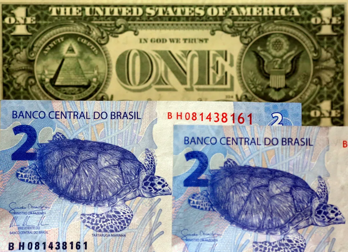 Dólar termina a terça-feira a R$5,1040 após oscilações limitadas