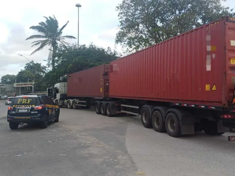 Motorista de bitrem é detido por dirigir alcoolizado na BR-101, no Recife