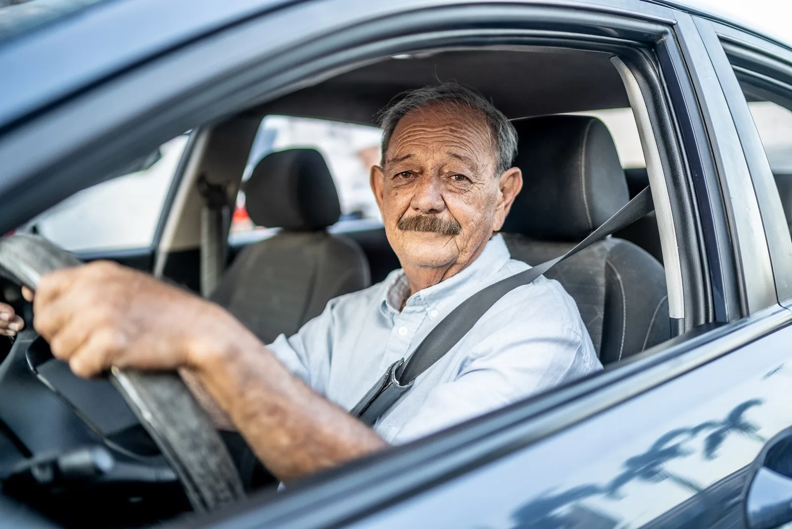 Tecnologia dos carros cria barreiras para motoristas idosos