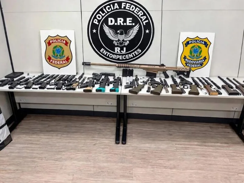 PF e PRF prendem motorista com 11 fuzis e uma submetralhadora no Rio