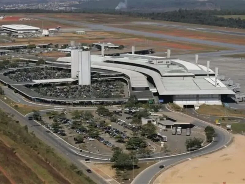 Problema na pista interrompe voos no Aeroporto Internacional de Belo Horizonte/Confins