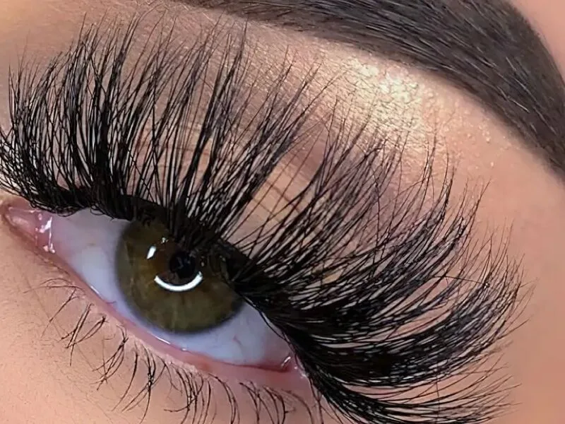Extensões de cílios são associadas a ácaros e alterações nas glândulas dos olhos