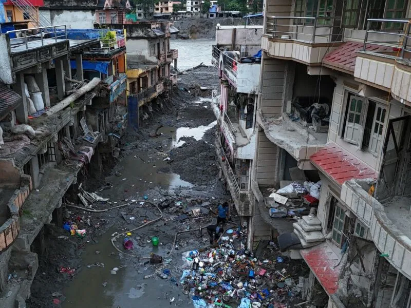 Avalanche atinge acampamento no Nepal e deixa 14 trabalhadores desaparecidos