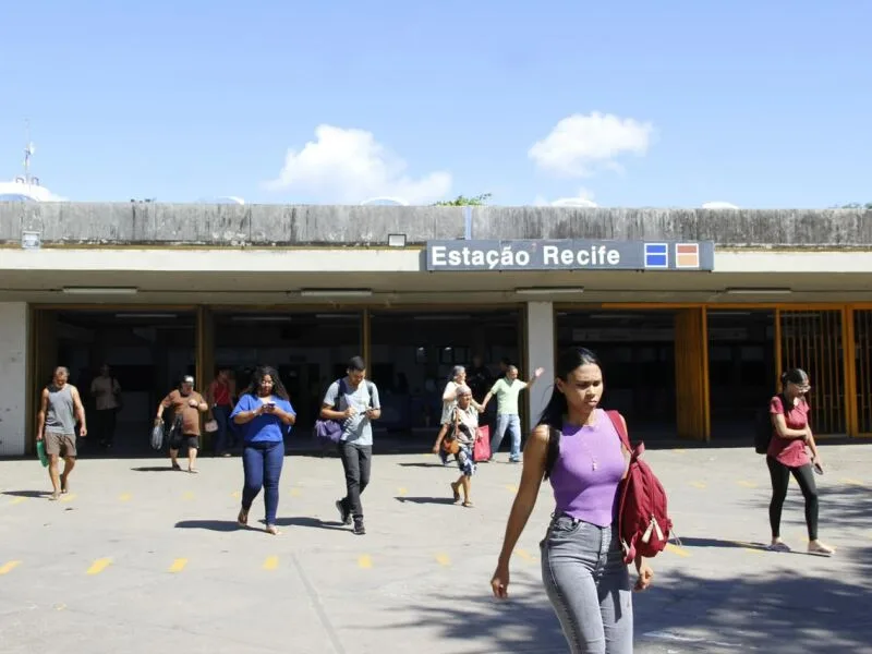 Linha Sul do Metrô do Recife volta a operar após falha na rede aérea