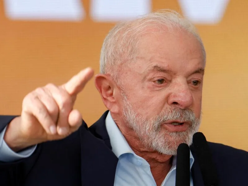 Lula promete elevar penas para crimes contra mulheres