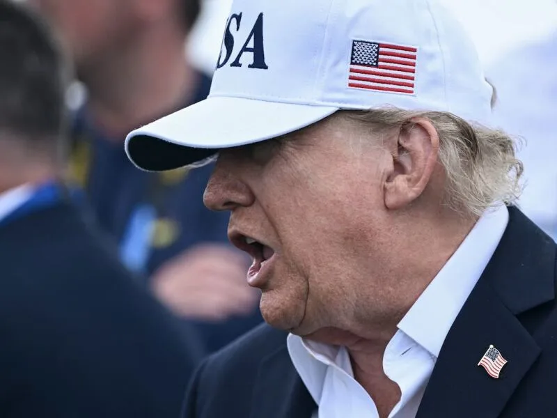 Trump pede que Zelensky pare ataques a combustível na Rússia