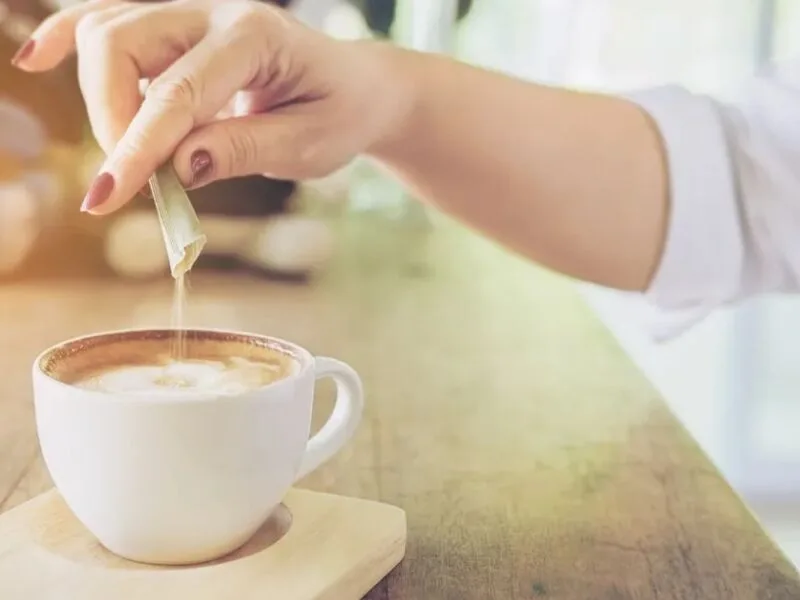 Estudo associa sucralose e estévia a mudanças metabólicas em camundongos