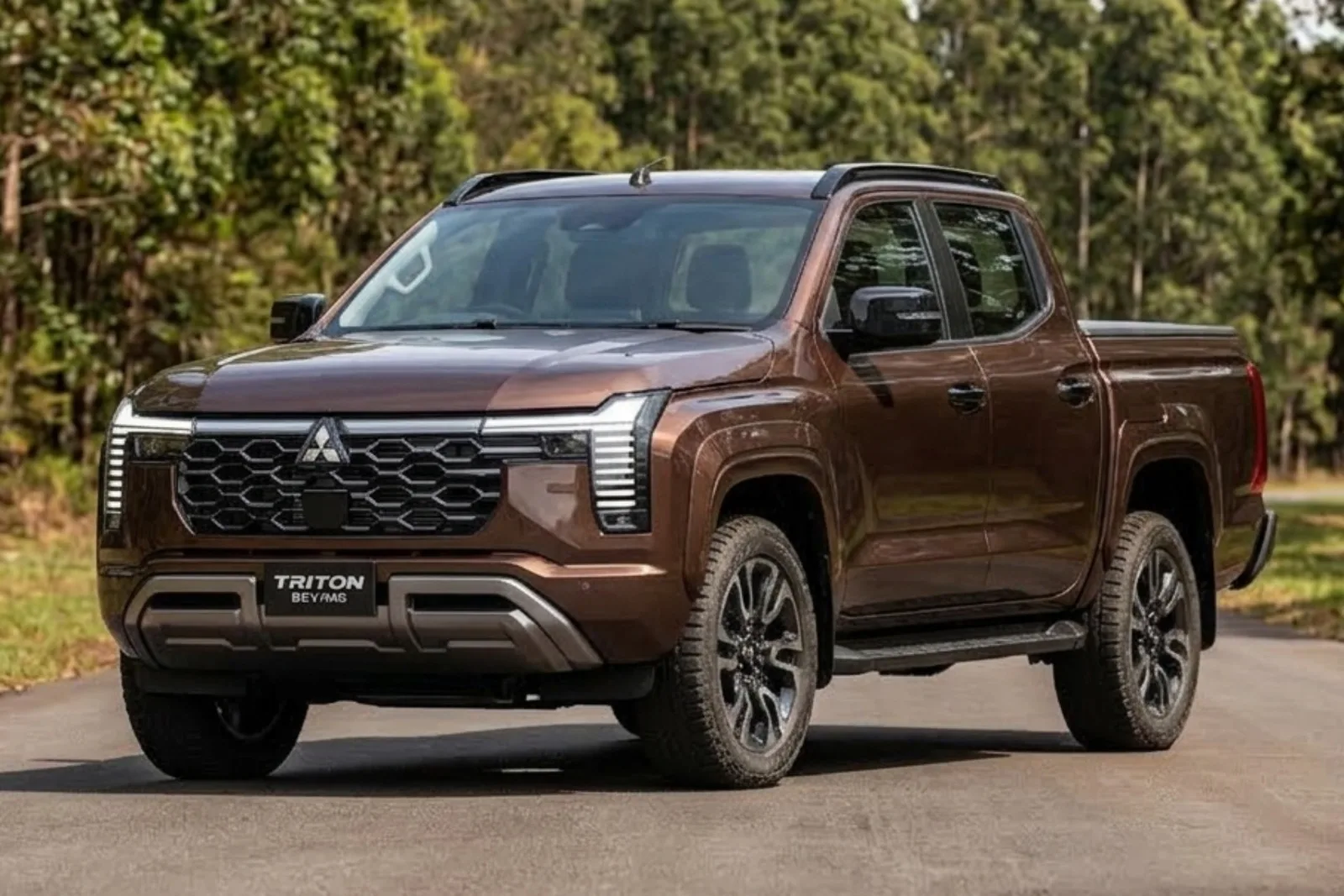Mitsubishi Triton terá visual renovado e versão híbrida a diesel