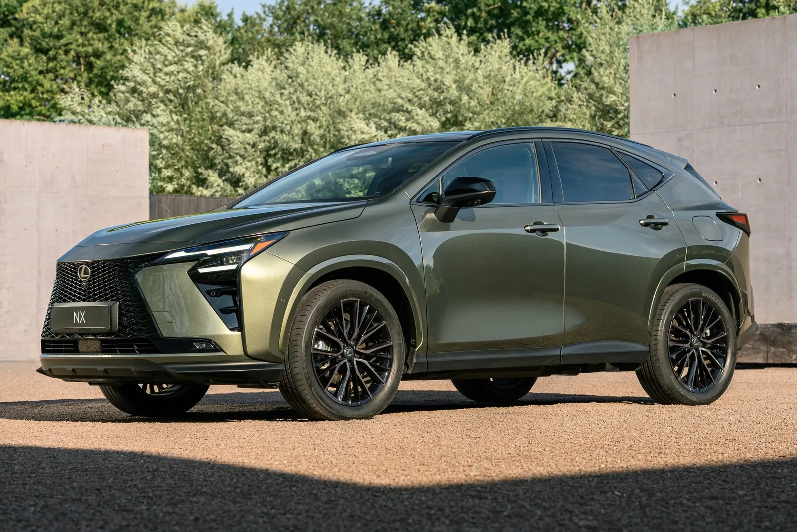 Lexus NX 2027 ganha novo painel e melhorias nos sistemas híbridos