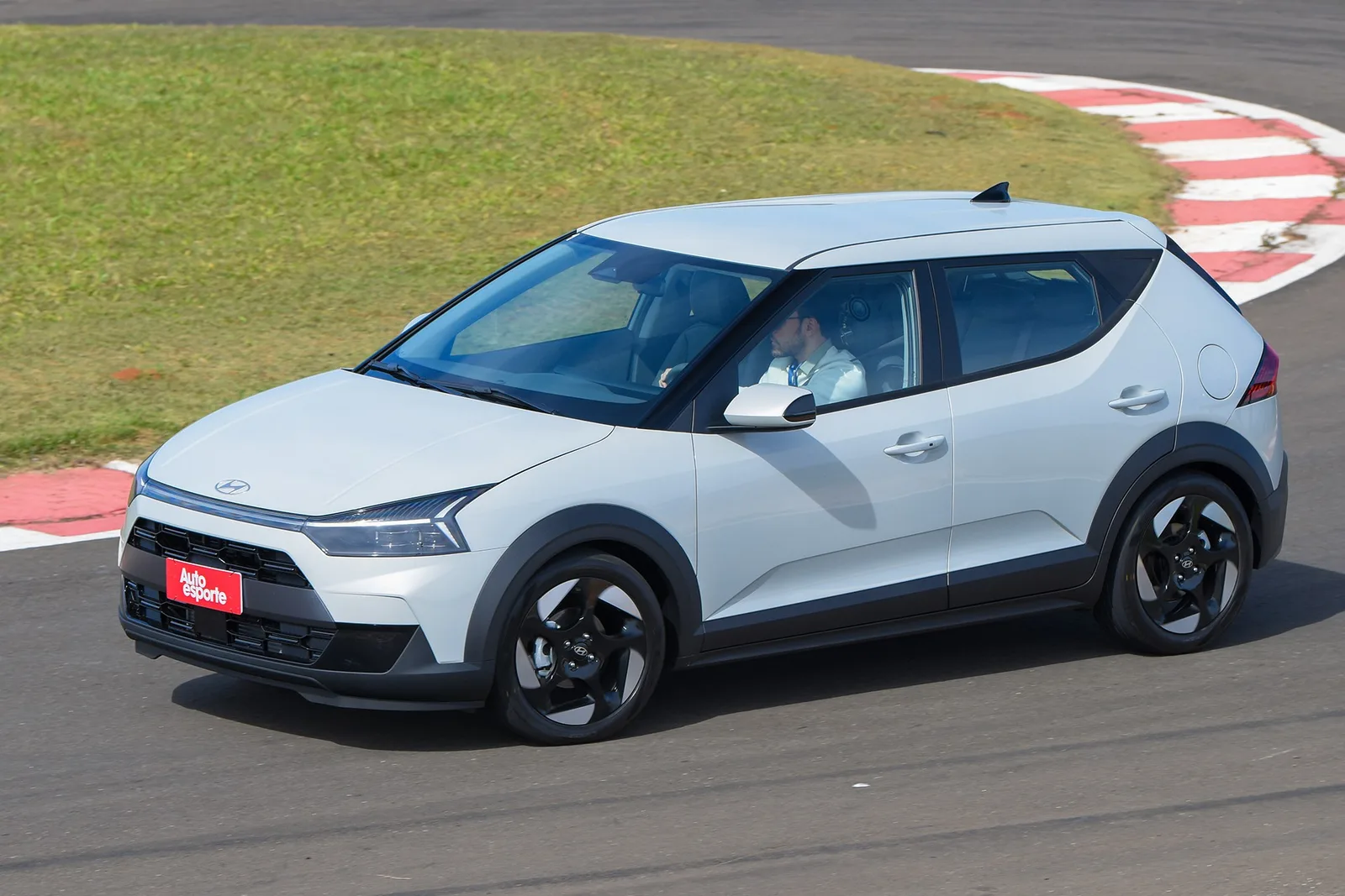Hyundai i20 Ultimate 2027: onde o hatch se destaca e perde força