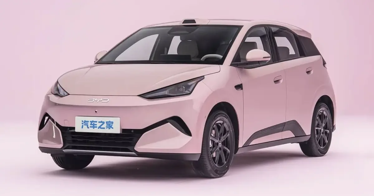BYD apresenta novo Dolphin Mini maior e com motor traseiro