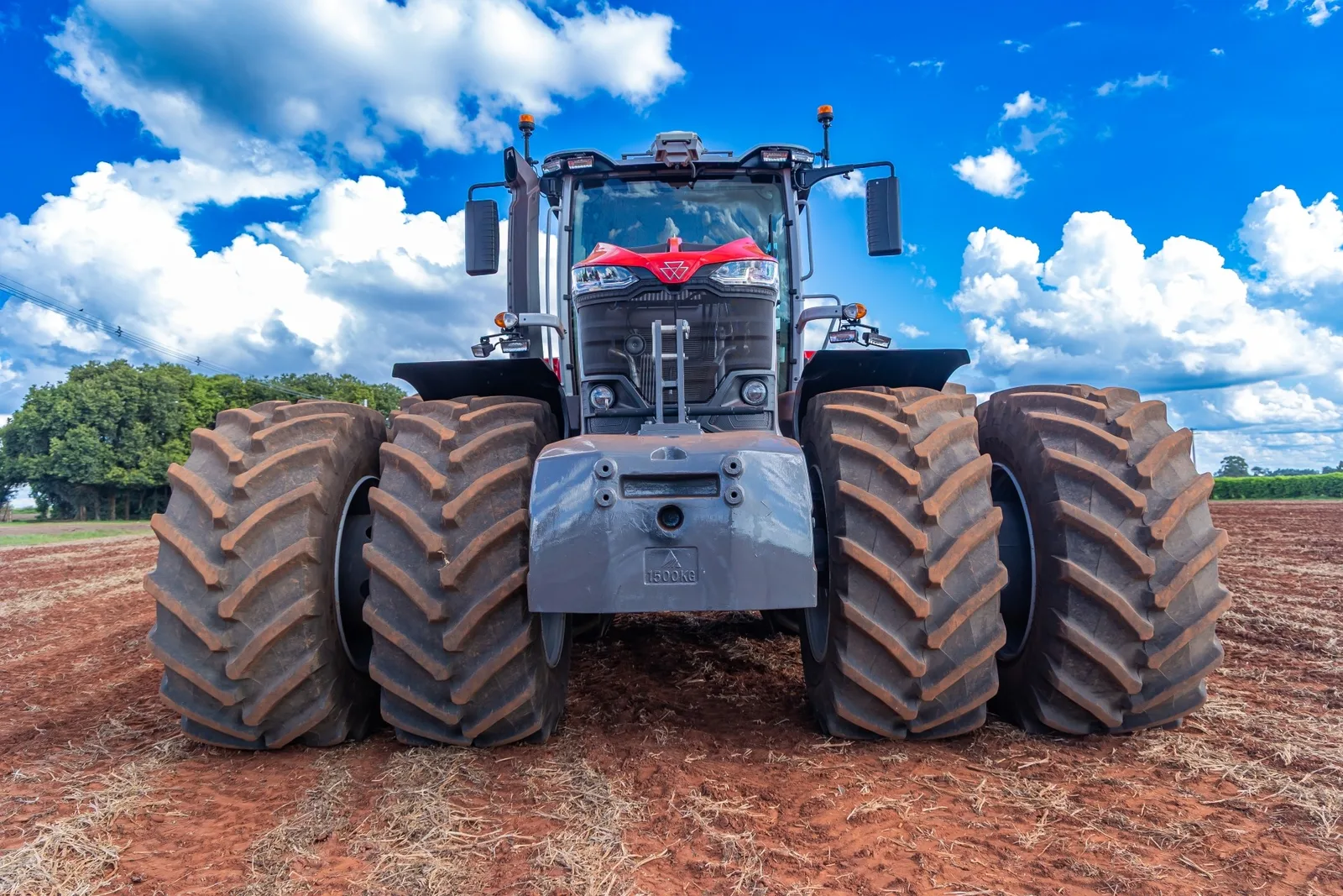 MF 9S planta milho com piloto automático e cobre 3,5 hectares por hora
