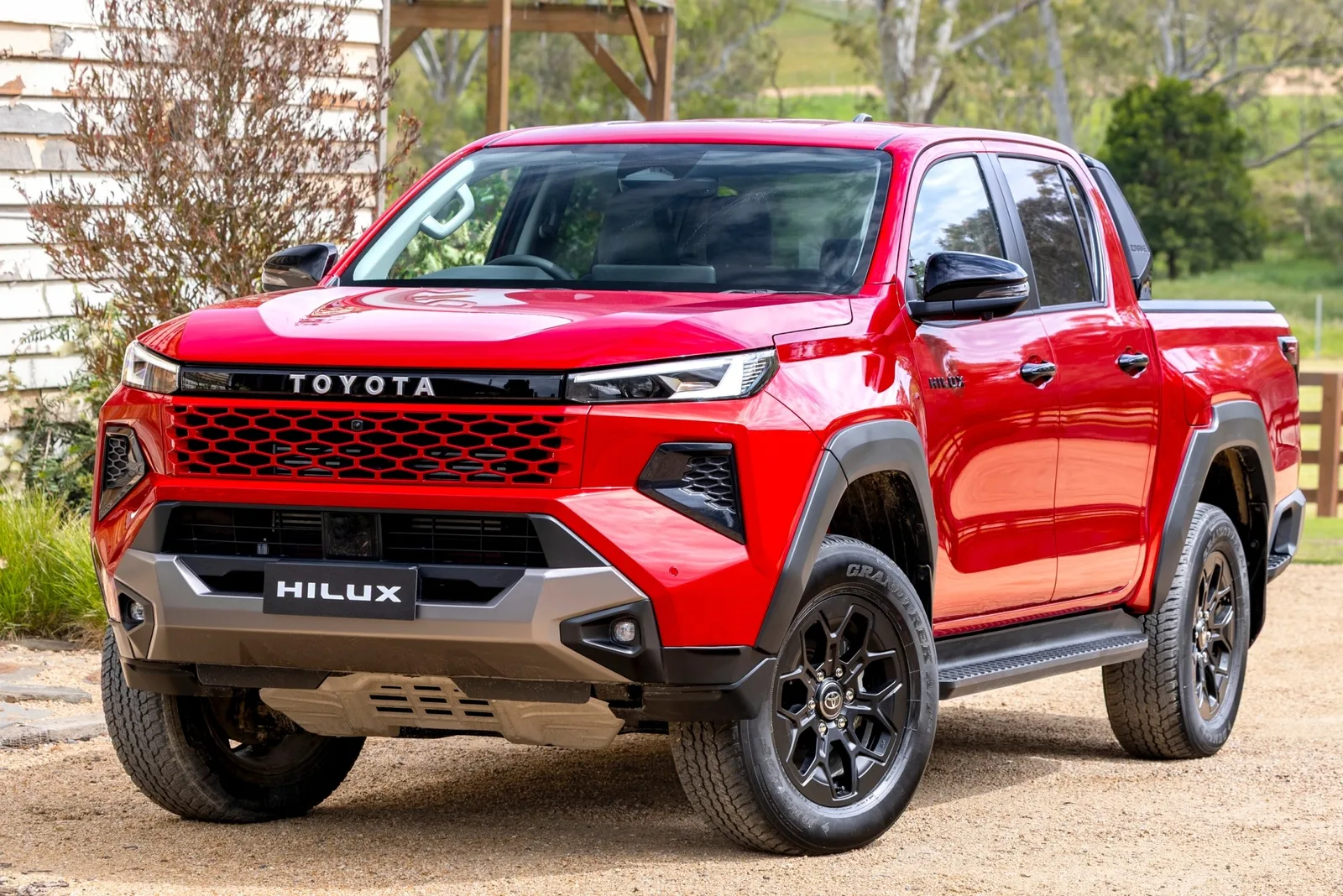 Nova Hilux terá versões eletrificada e elétrica produzidas na Argentina