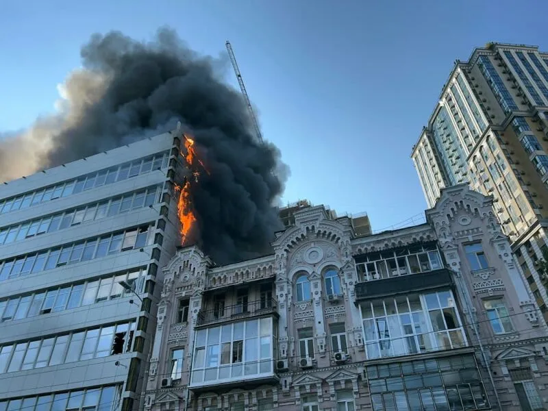 Kiev registra novo ataque russo após incêndio na Academia de Ciências