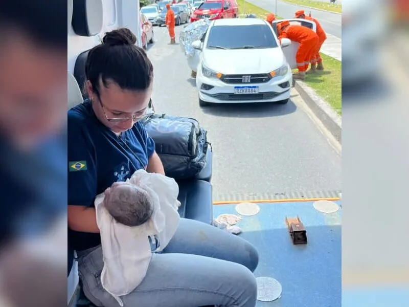 Bombeiros atendem parto dentro de carro na PE-15, em Olinda