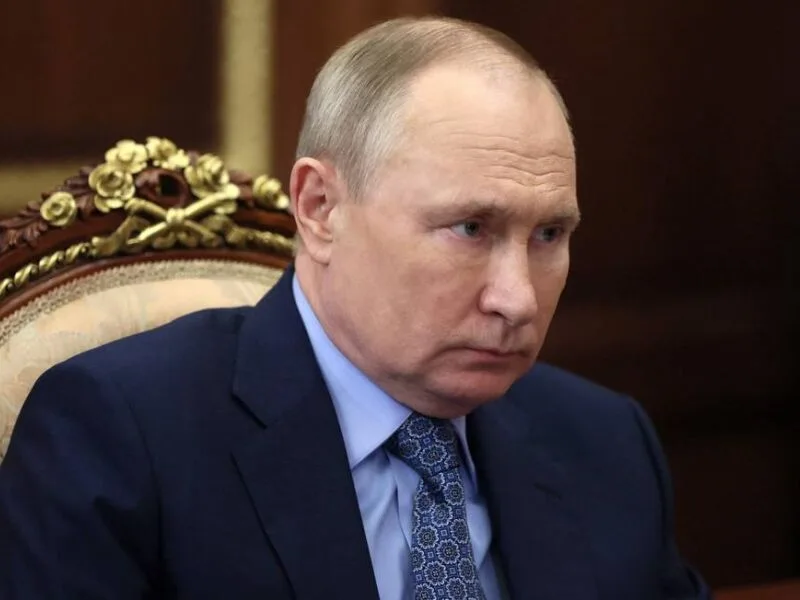 Jornalista exilado diz que Putin não vê espaço para recuar na guerra