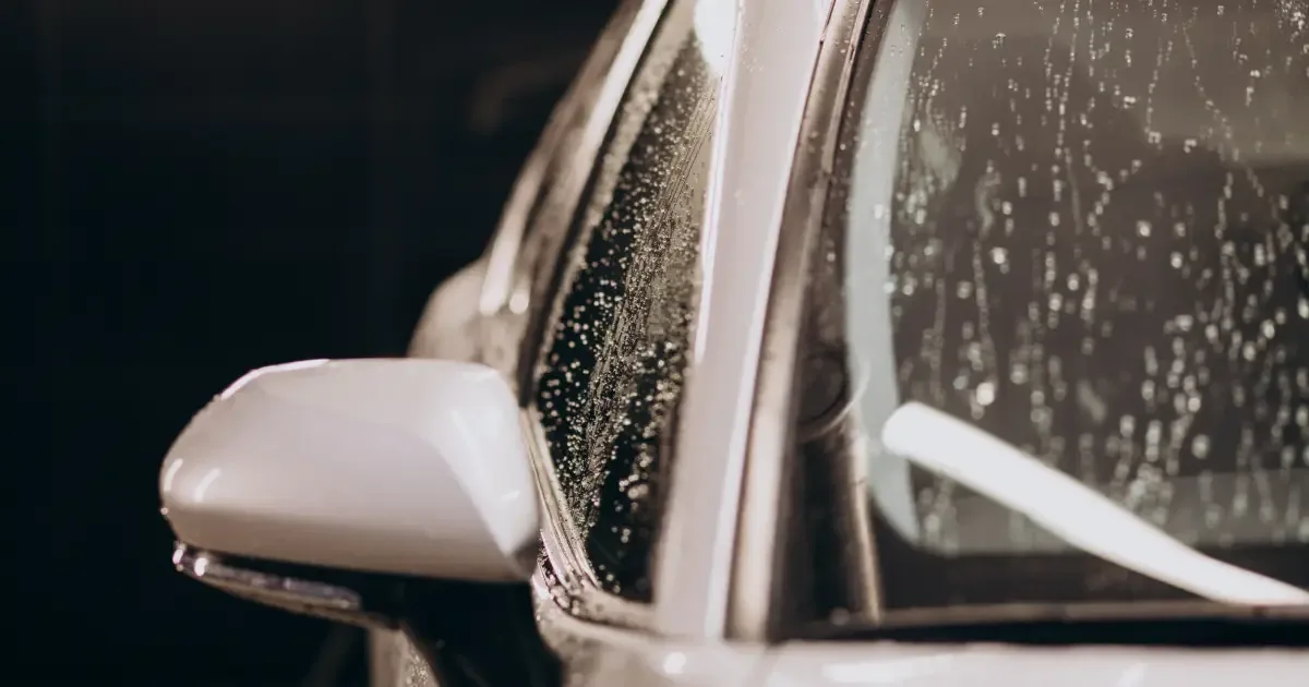 Como evitar manchas de água na pintura do carro