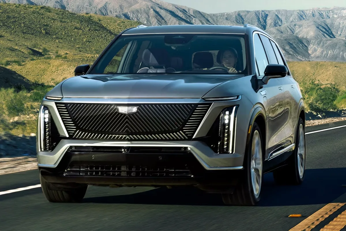 Vistiq leva seis ocupantes e custa R$ 990.000 na estreia da Cadillac