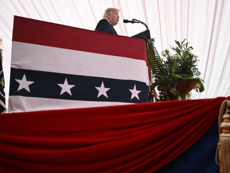 Trump deixa a Irlanda após defender reunificação do país