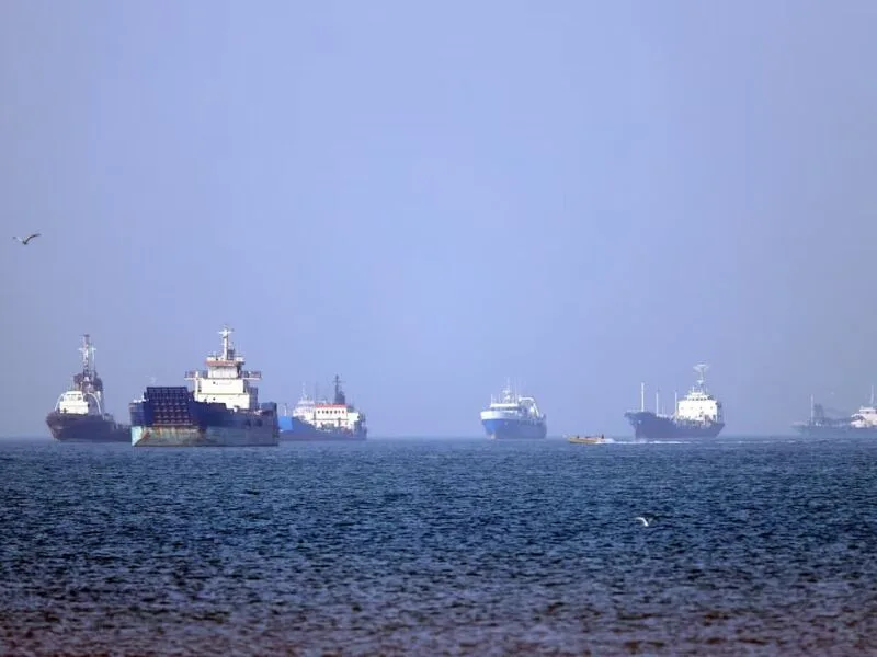 Petróleo chega perto de US$ 100 após ataques no Oriente Médio