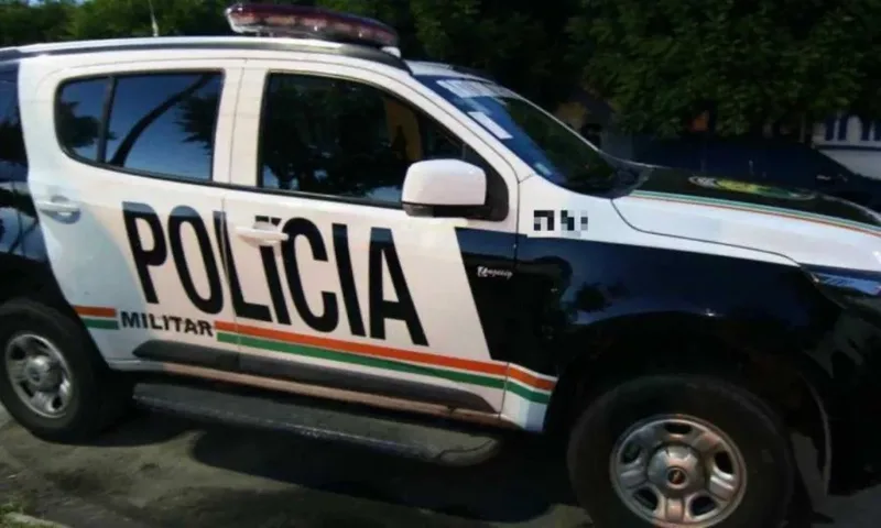 Homem é preso no mar após tentar escapar da PM em Fortaleza