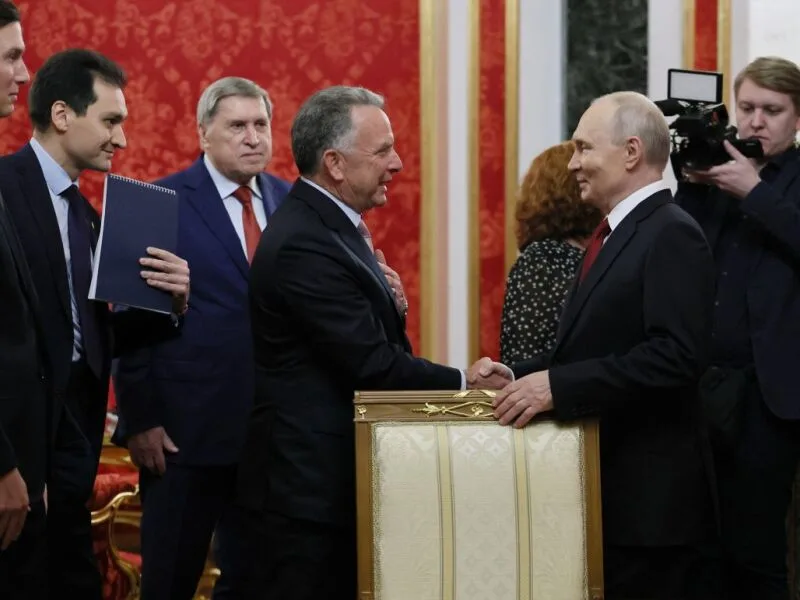 Enviados dos EUA chegam a Moscou para negociar plano de paz