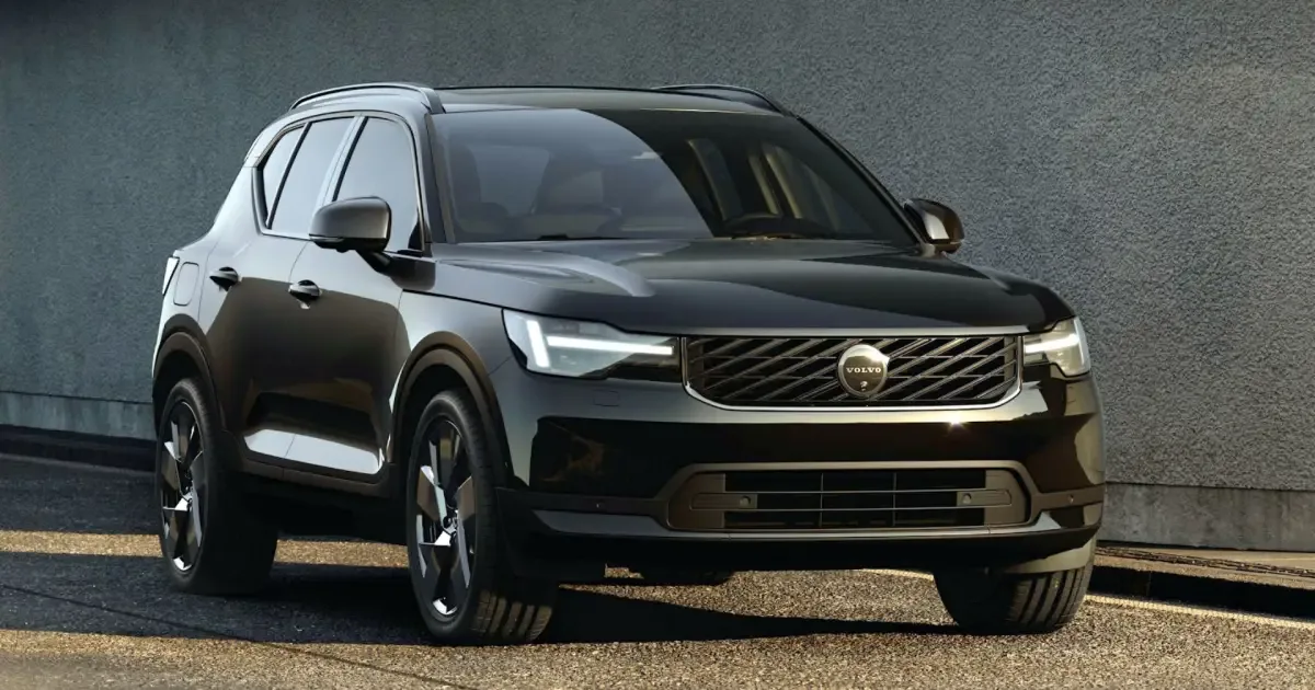 Volvo atualiza XC40 para 2027 com novo visual e motor híbrido leve