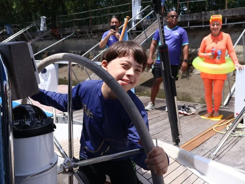 Cabanga reúne pessoas neurodivergentes para passeio náutico no Recife