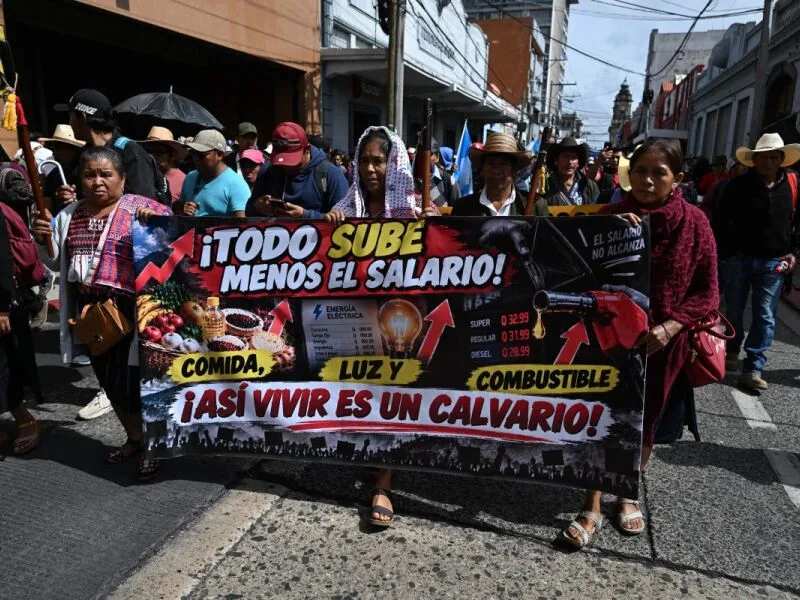 Indígenas se juntam a mobilizações contra combustíveis caros na Guatemala