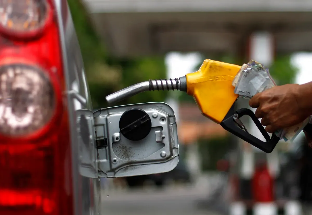 Gasolina da Petrobras passa a custar R$ 3,24 por litro às distribuidoras
