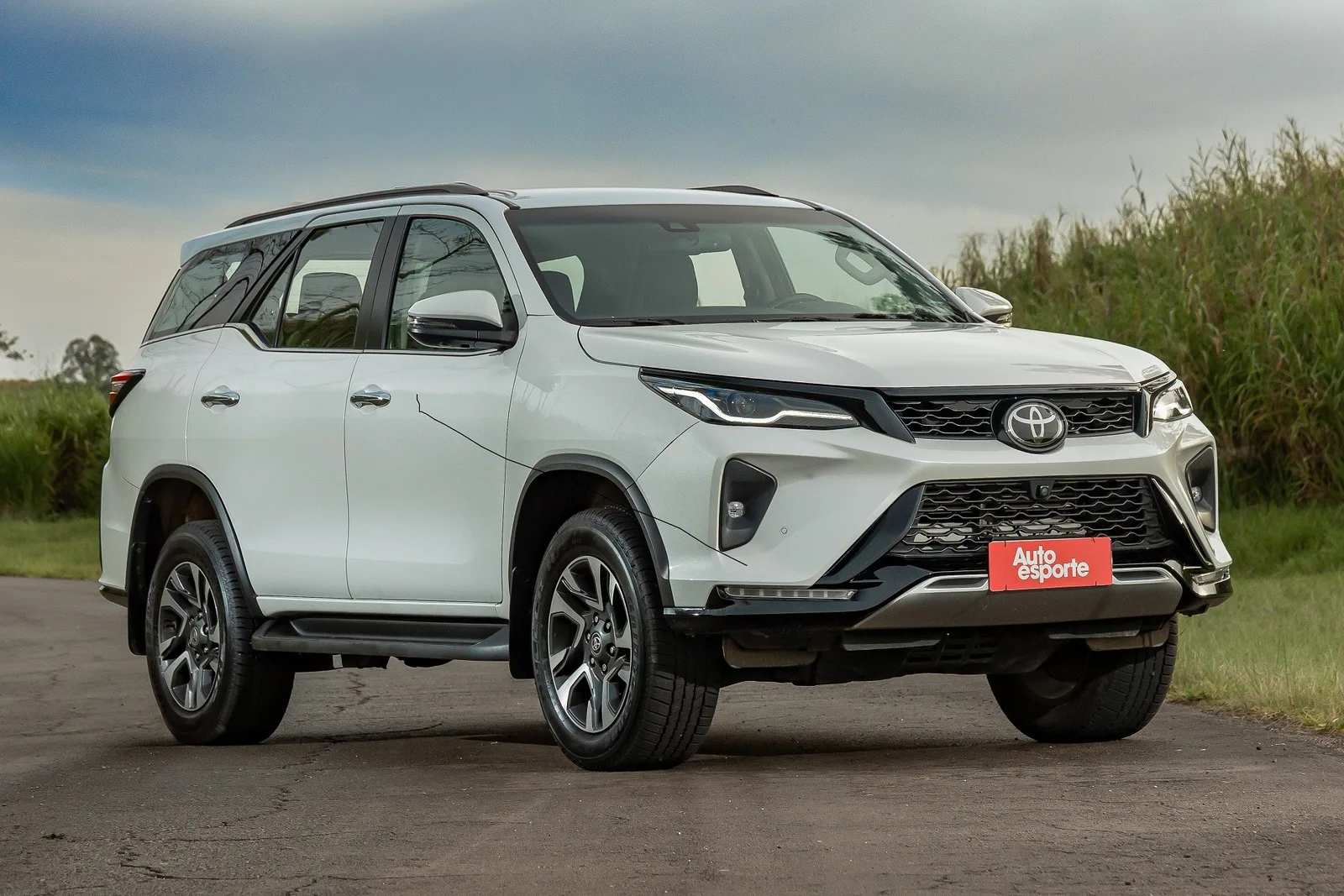 Nova geração prevista para 2027 muda decisão sobre o Toyota SW4 atual
